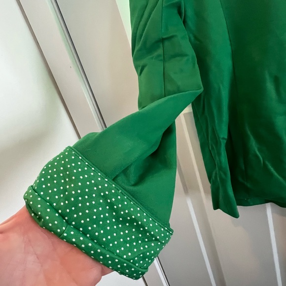 Nice quality blazer with a little stretch. Perfect UND colors. - Picture 3 of 6